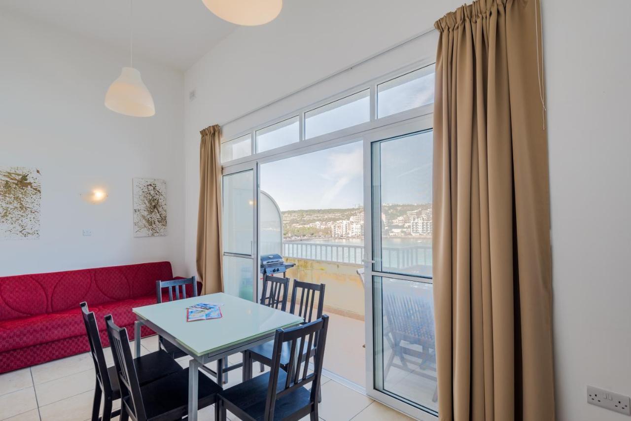 Blue Harbour Seafront 3 Bedroom Apartment, With Spectacular Sea Views From Terrace - By Getawaysmalta セント・ポールズ・ベイ エクステリア 写真